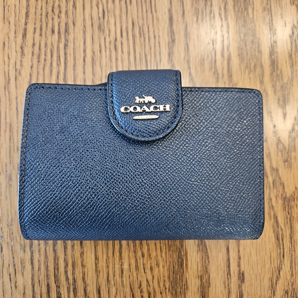 Coach Signature Corner Zip Leather Wallet